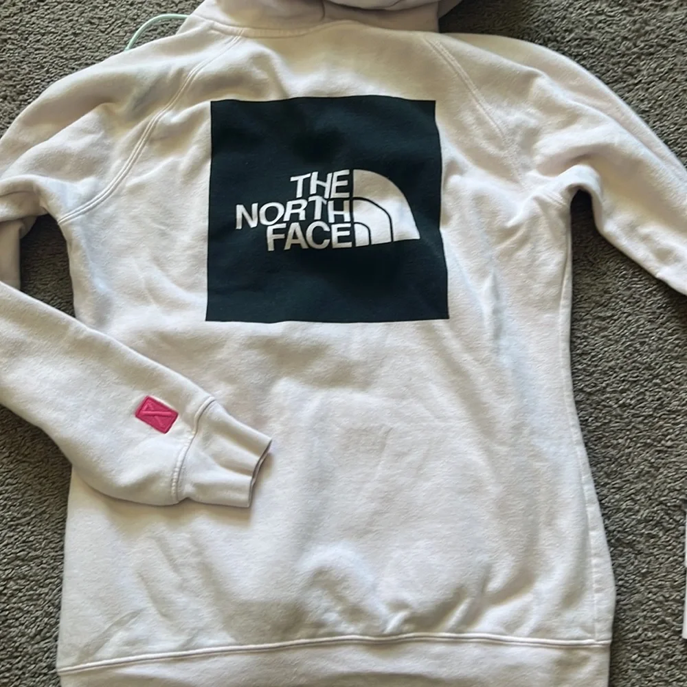 North face pull over hoodie - Picture 2 of 2